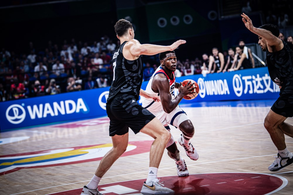 包含多伦多猛龙训练开放日，今夜复出首秀引欢呼，CBA季后赛在即，临场指挥获称赞的词条