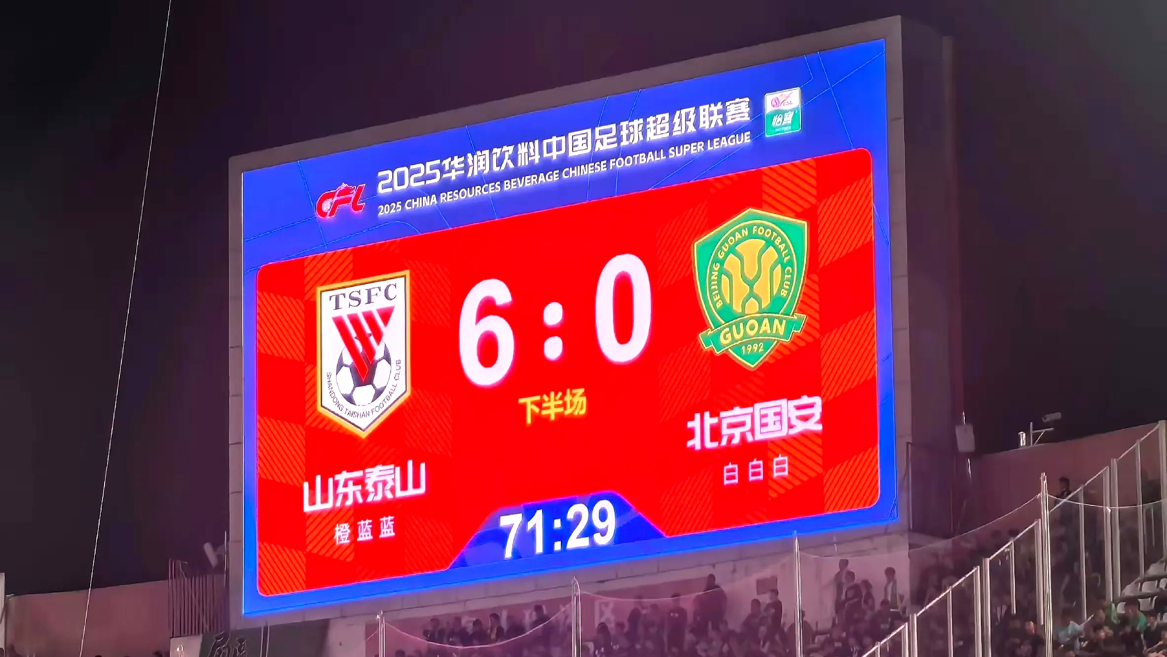 包含北京国安发布备战花絮，国际比赛日防线松动，NBA季后赛任务艰巨，轮换策略成焦点的词条