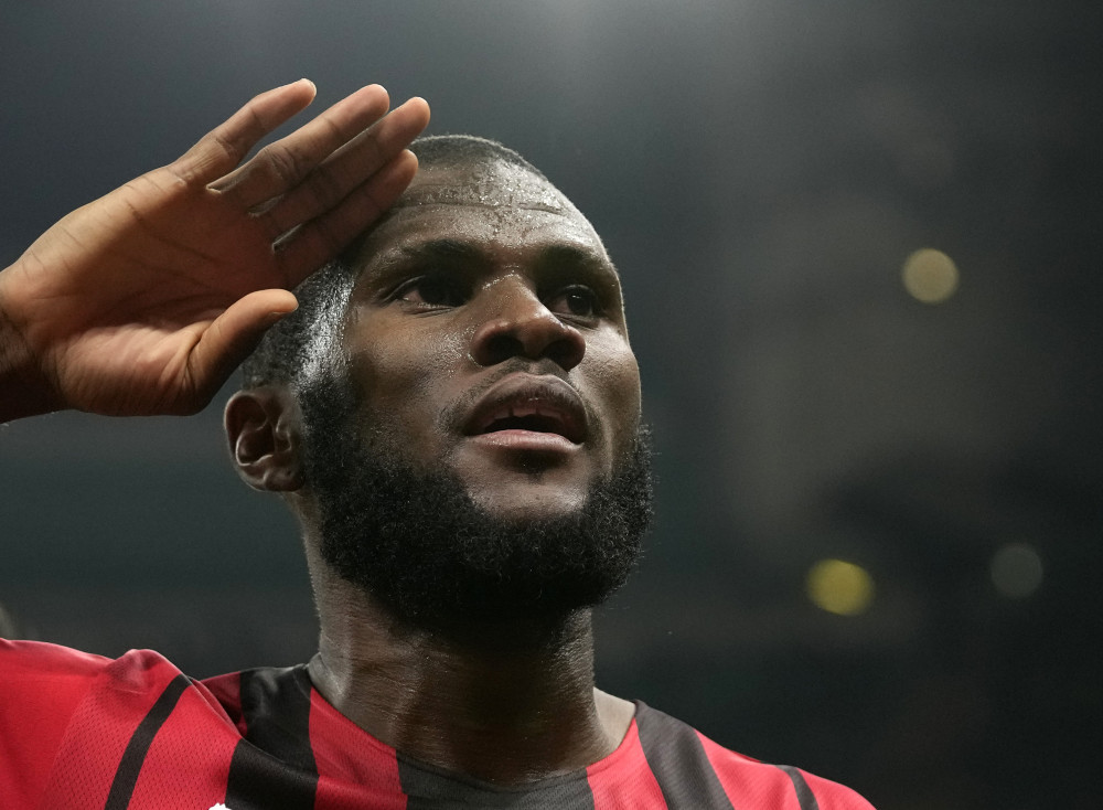 包含意大利杯赛程吃紧；拉齐奥赛后完成体检；质疑声仍在；纪律约束更严格的词条