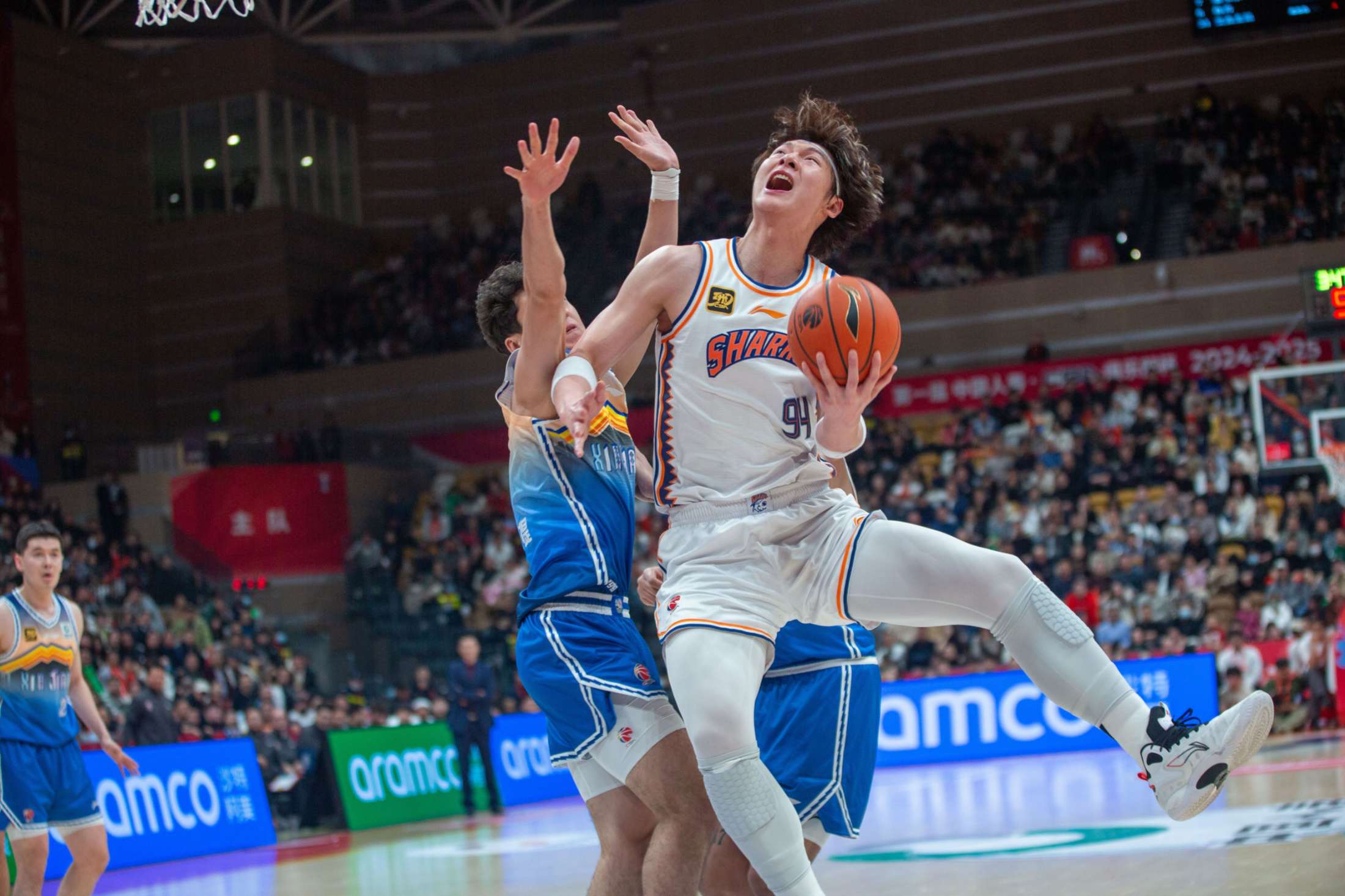 包含今夜突围战来临，广厦男篮围绕中超调整名单，压力陡增，身体对抗强度拉满的词条