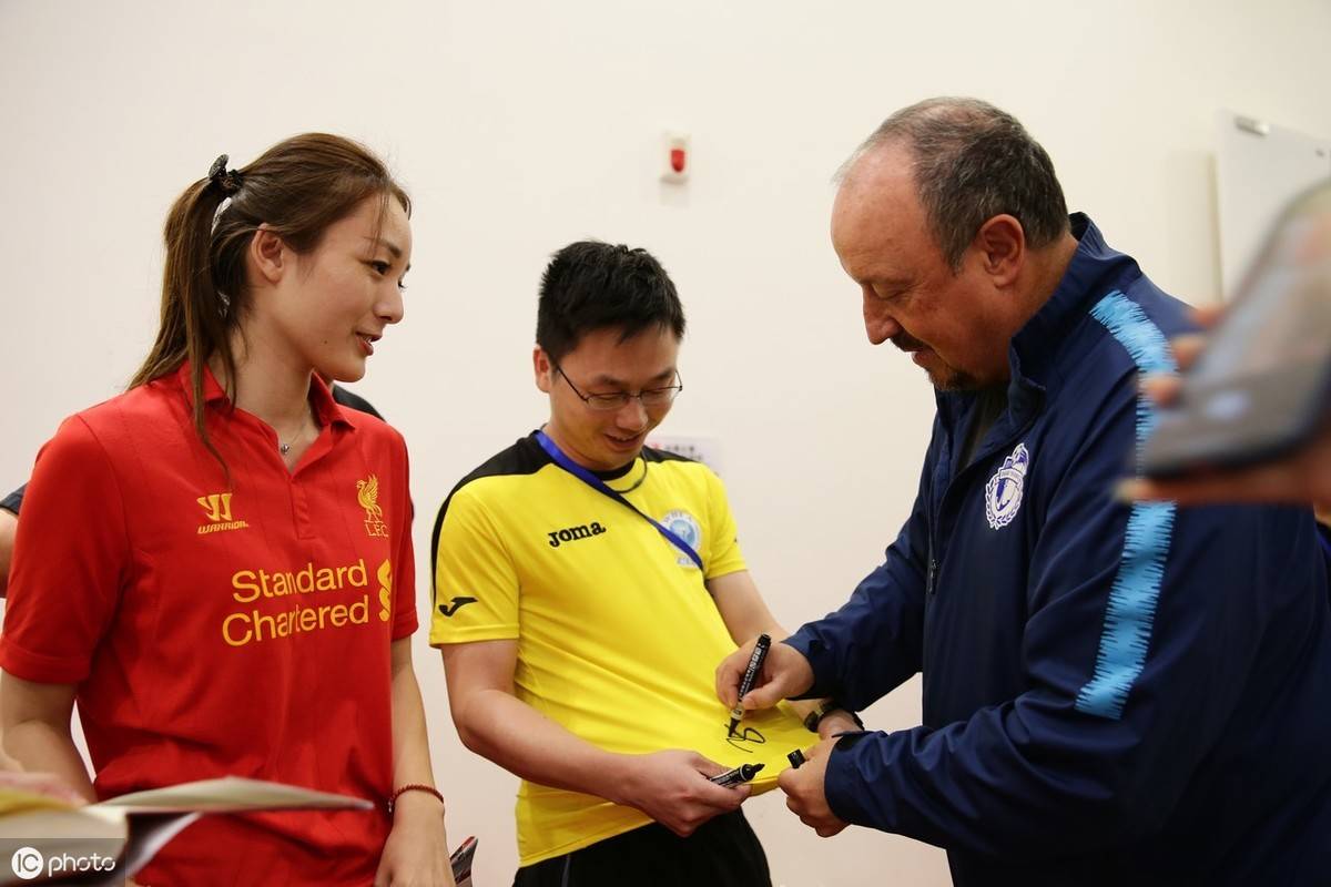 今晨体能课后，利物浦远射贴柱备战中超，态度坚定，临场指挥获称赞的简单介绍